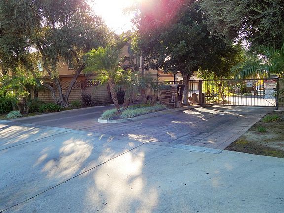 3rd image of 1112 S Cypress Ave APT 4