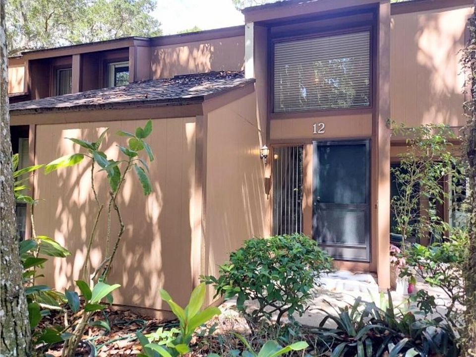1st image of 12 Fairways Cir
