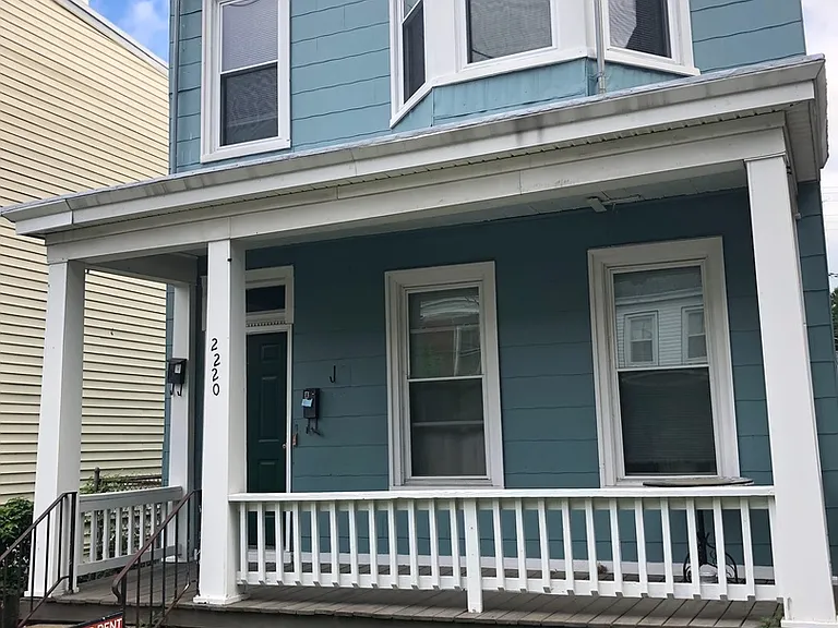 2220 Parkwood Ave — Photo 1