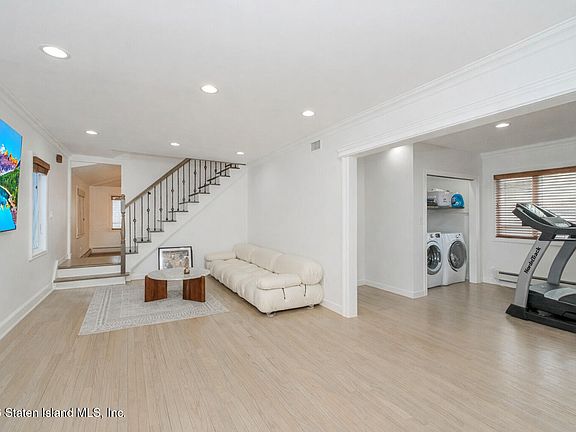 4th image of 33 Groton St