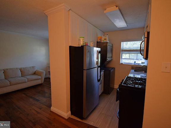 5th image of 2241 Farrington Ave APT 303