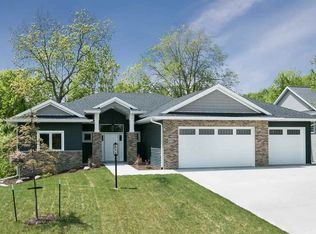 2752 Muddy Creek Ln, Coralville, IA 52241