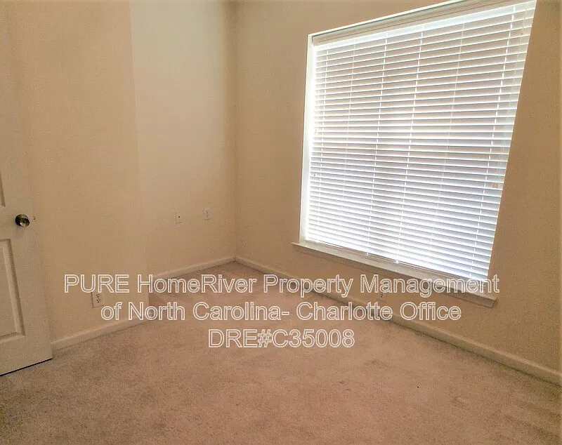 3 bed, 2.0 bath, 1294 sqft, $1,889 — Photo 3