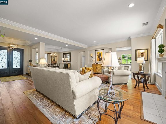 4th image of 110 Forest Hill Dr