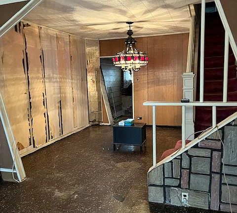 4th image of 2557 E Monmouth St