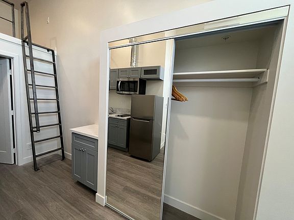 4th image of 138 W San Ysidro Blvd #3