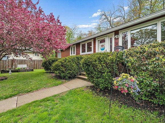 2nd image of 36 Oakwood Circle