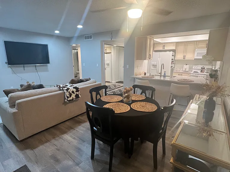 E Temple Dr — Photo 8