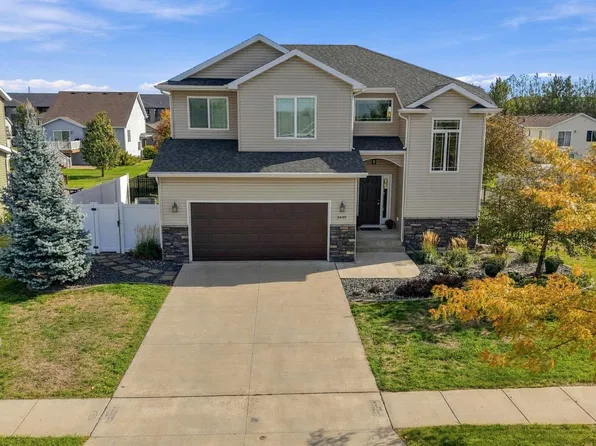 3449 Loberg Ln, West Fargo, ND 58078