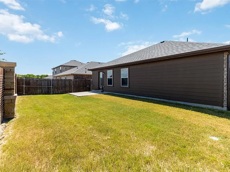 908 Mercury Dr — Photo 17