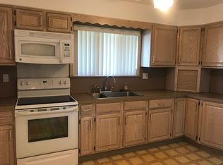 11 Low Ln, Levittown, NY 11756