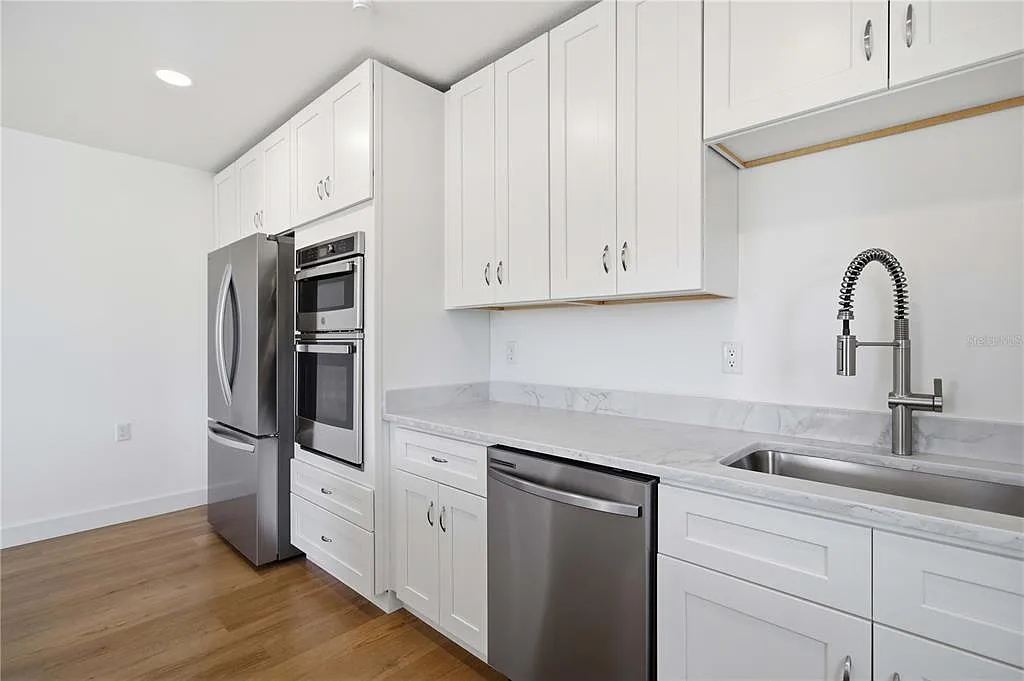 2 bed, 1.5 bath, 816 sqft, $2,995 — Photo 4