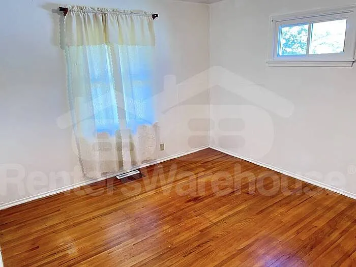 2921 Sumter Ave S — Photo 8