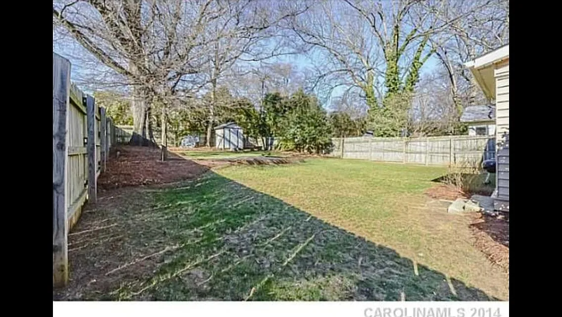 2132 Scott Avenue — Photo 2