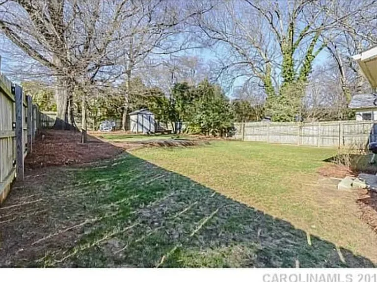 2132 Scott Ave — Photo 2