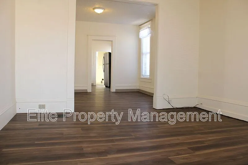 2 bed, 1.0 bath, 1029 sqft, $925 — Photo 2