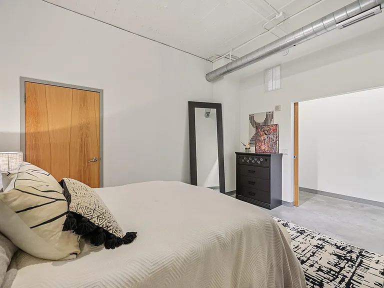2929 Chicago Ave #1105 — Photo 25