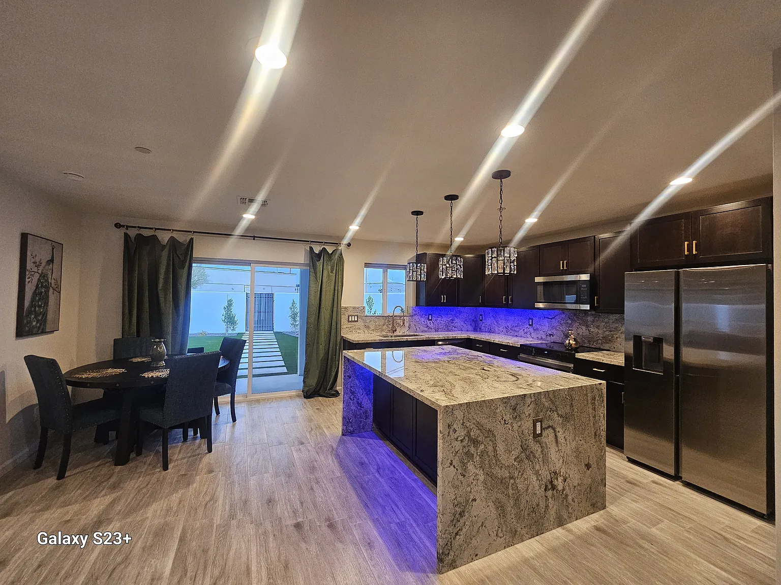 4 bed, 2100 sqft, $6,900 — Photo 2