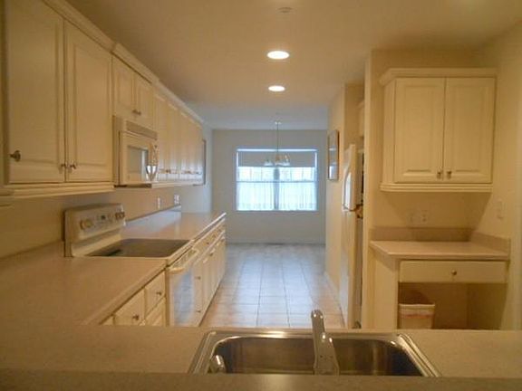 5th image of 877 Auburnville Way APT D3
