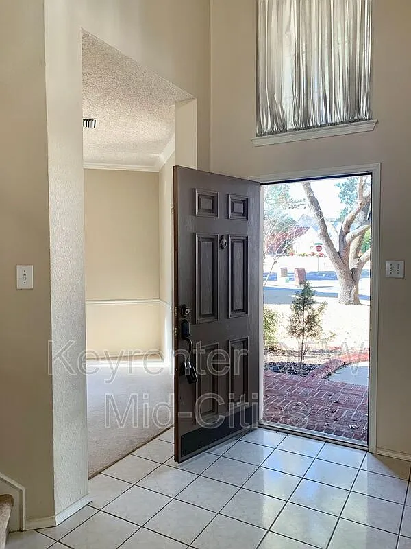 3 bed, 2.5 bath, 2594 sqft, $2,650 — Photo 3