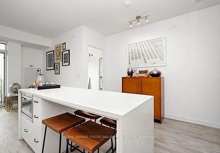 106 Dovercourt Rd #611 — Photo 9