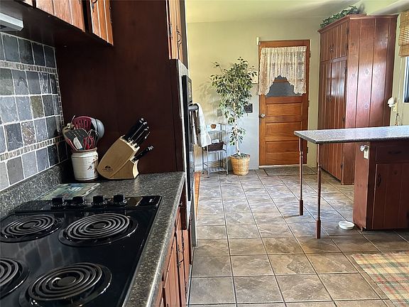 4th image of 276 Academy Dr