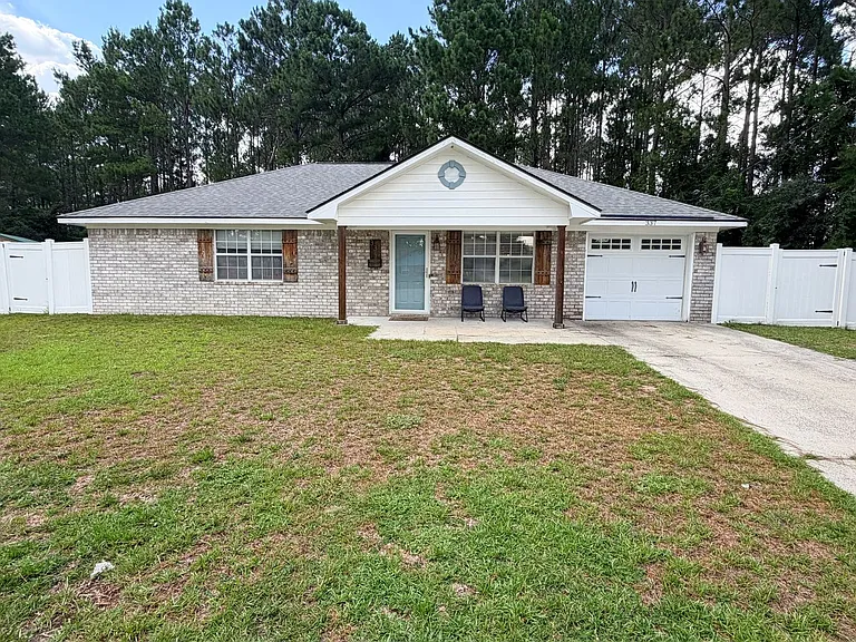 337 NE Sheila Dr — Photo 37