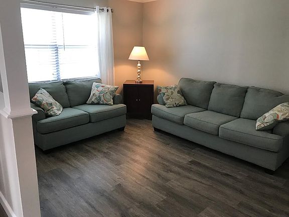 3rd image of 7513 Chatham Cir