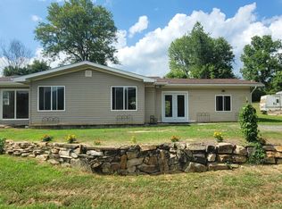 33 Dillon Ln, Hinton, WV 25951