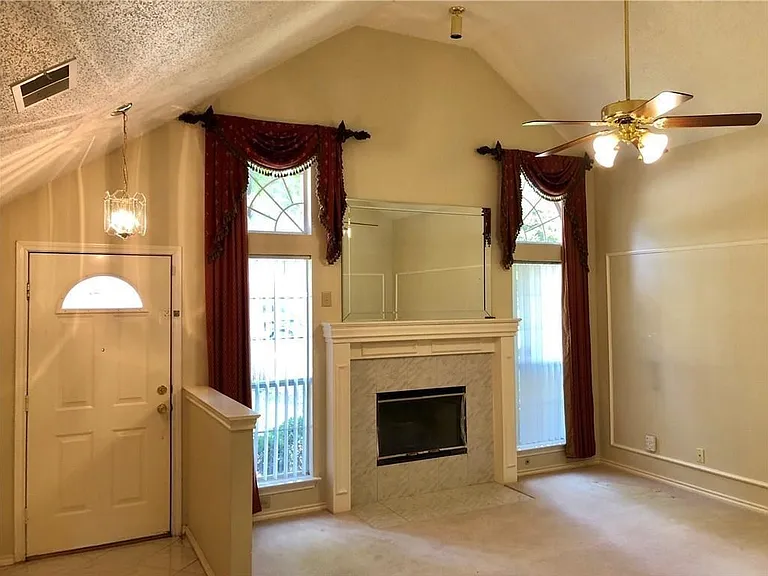 1120 Emily Ln — Photo 4