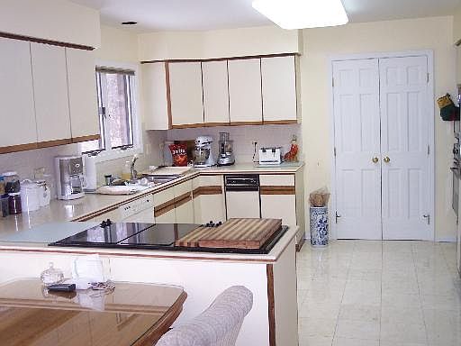 5th image of 1410 Burr Oak Ct