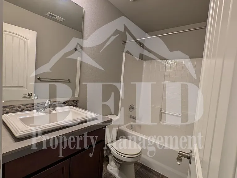 3887 Portside Dr — Photo 38