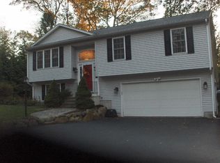 61 Lonsdale St, West Warwick, RI 02893