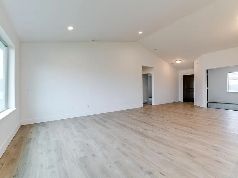 W 31st Ave — Photo 14