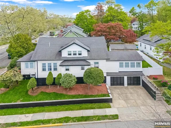 164 Selvage Ave, Teaneck, NJ 07666