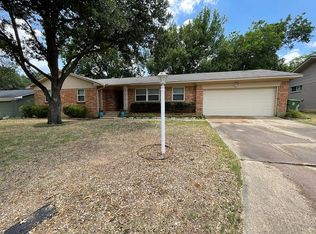518 Temple Dr, Lewisville, TX 75057
