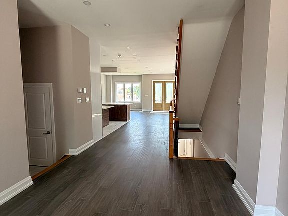 3rd image of 450 Midland Ave