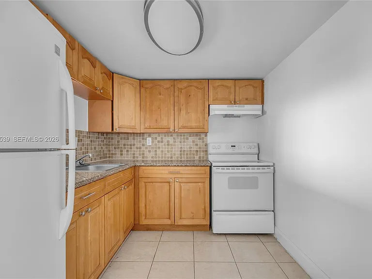 9143 SW 77th Ave #B710 — Photo 6
