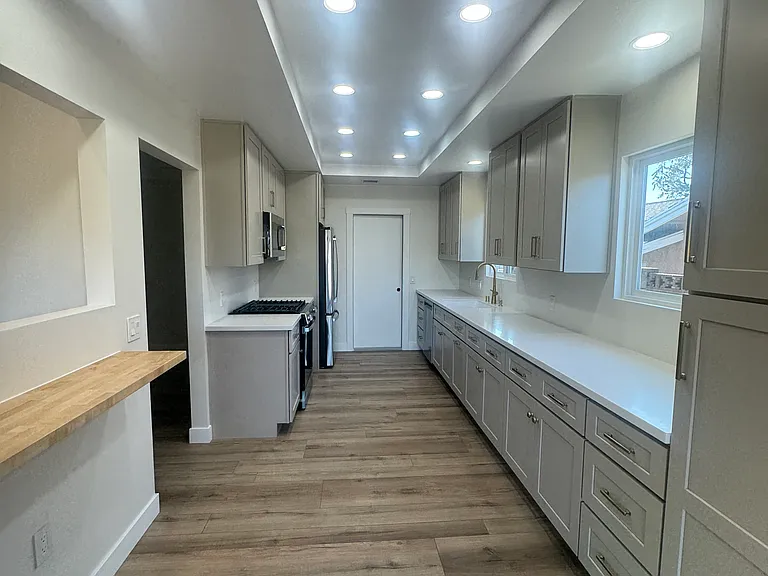 8 N Madrid Ave — Photo 4