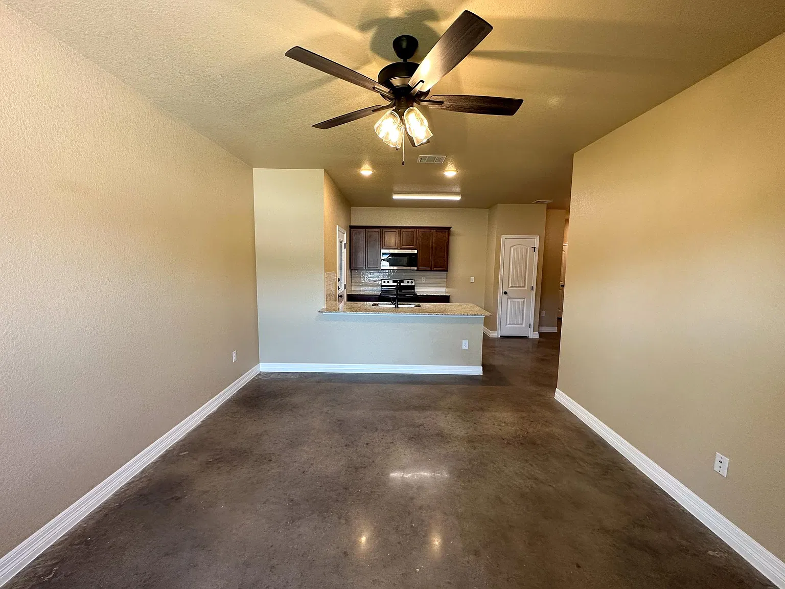 3 bed, 1332 sqft, $1,350 — Photo 3