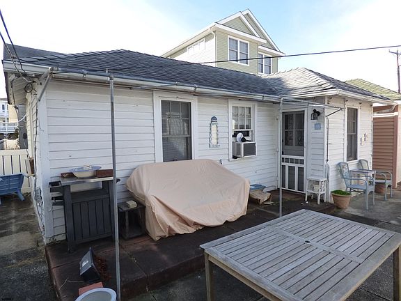 3rd image of 804 2nd St