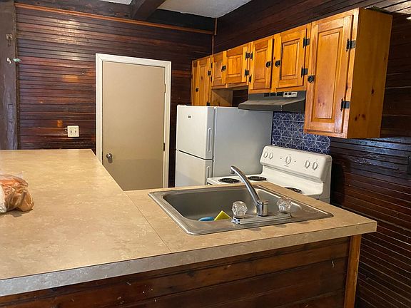 3rd image of 11 Mulberry St Room 7