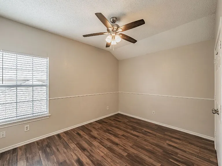 2136 Stoneridge Dr — Photo 33