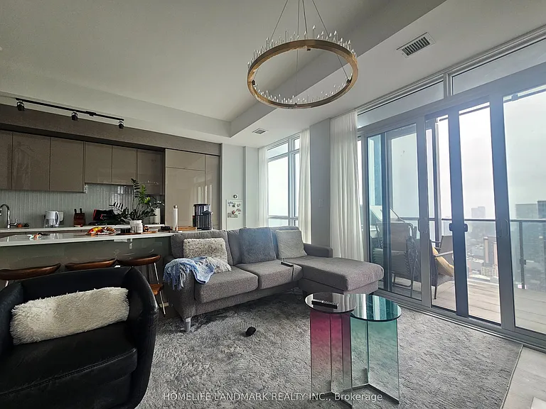 7 Grenville St #6011 — Photo 2