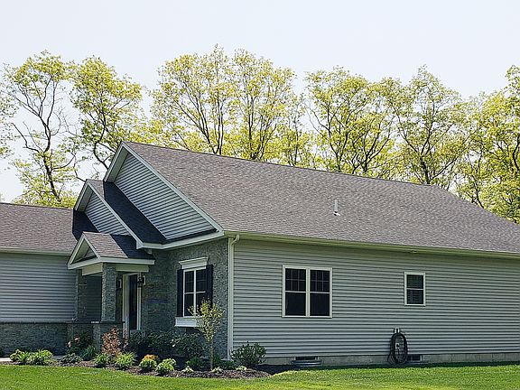 5th image of 122 Regina Dr