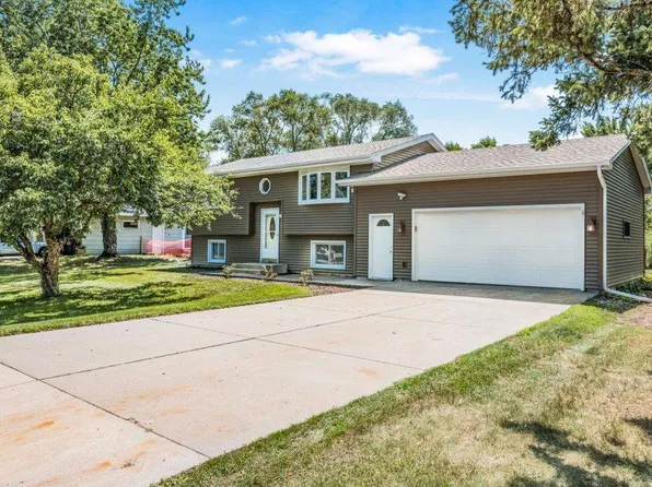 1808 W River St, Monticello, MN 55362