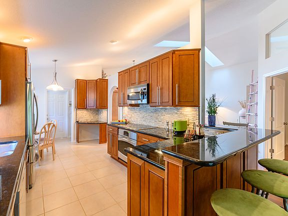5th image of 726 Ashbury Ave