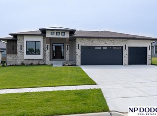 8901 Appaloosa Ln, Lincoln, NE 68520