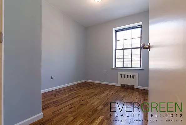 Rented by Evergreen Apartments BK | media 13