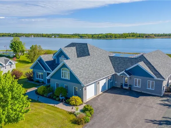 521 Stella Maris, Tracadie, NB E1X 1C6